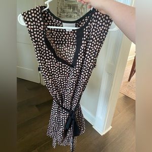 Oh Mamma! Maternity silky blouse. Size medium. Sleeveless. Ties around waist.